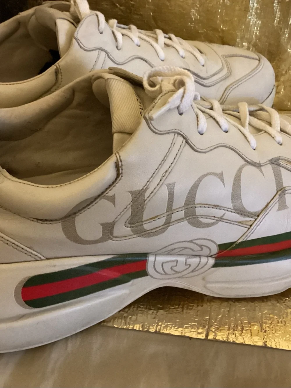 Gucci Cream Leather Low-Top Sneakers with Red & Green Stripe
